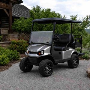 Golfette grise Ezgo Express S4 garée