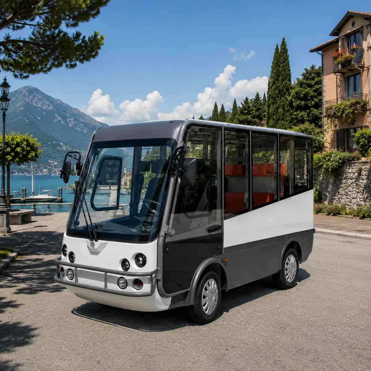 Minibus Esagono Grifo BLanc en centre ville