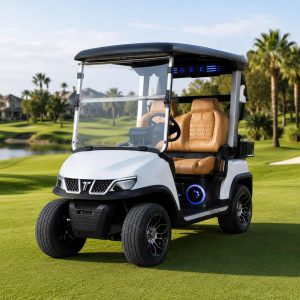 Voiturette de golf blanche HDK Tara sur un terrain de golf
