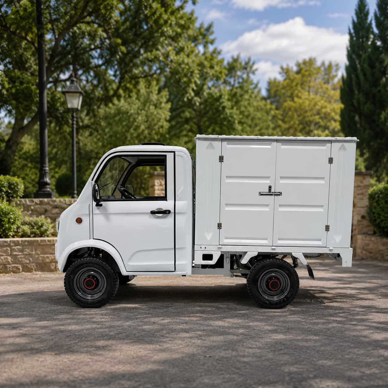 Camionnette électrique sans permis city duo blanc avec caisson en exterieur
