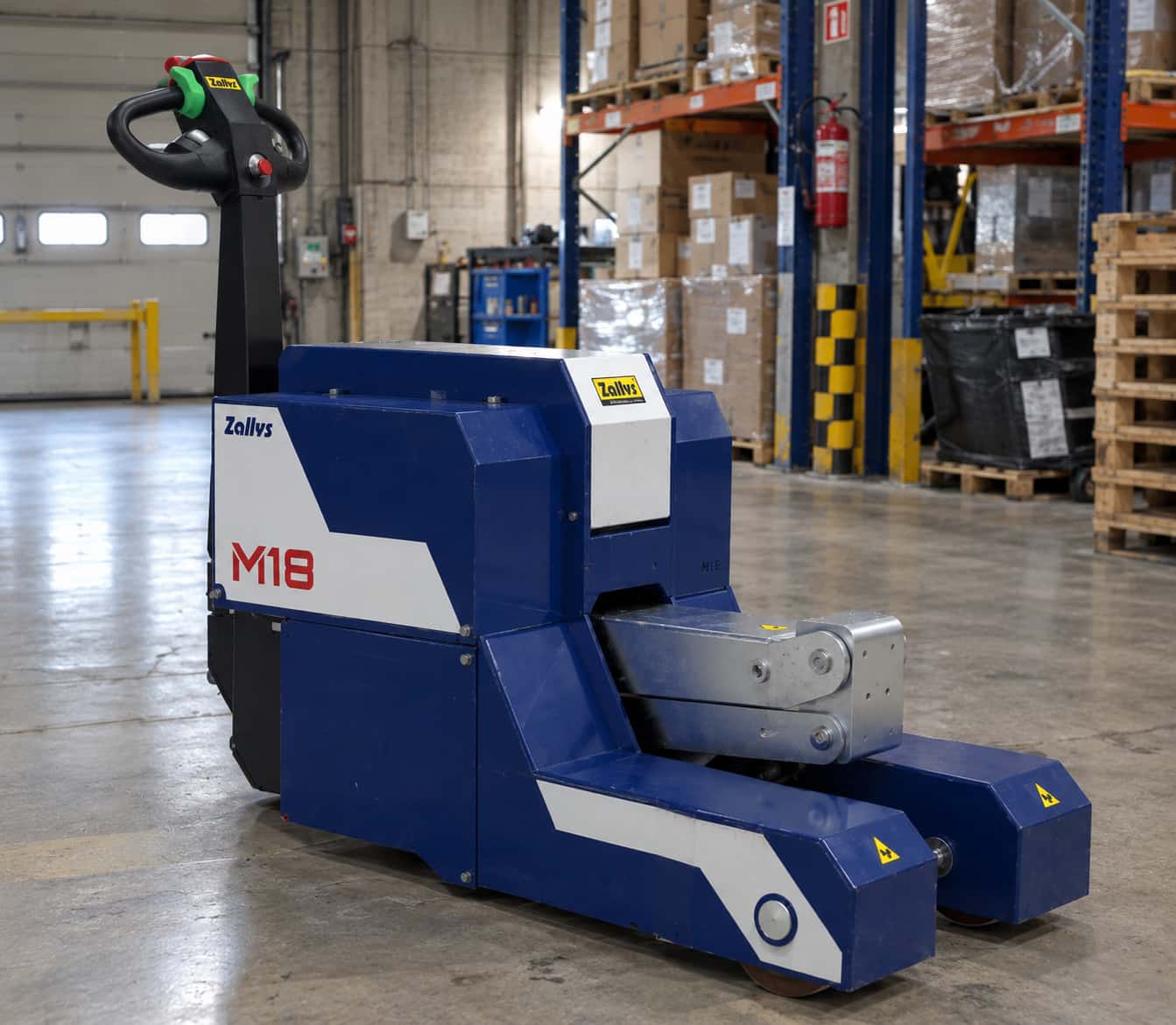 Tracteur électrique Zallys M18 dans une usine